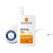 Protector solar Anthelios Fluido Invisible Sin Perfume 50+ 50ml de La Roche Posay con textura de fondo y sello dermatológico