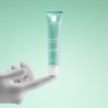 Tratamiento hidratante Hydraphase HA Intense Textura Ligera 40 ml de La Roche Posay con tecxtura de fondo y sello dermatológico