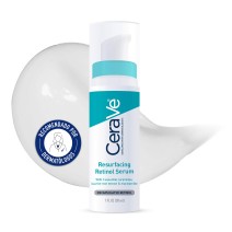 Sérum Retinol Anti-marcas 30ml CeraVe con textura de fondo y sello dermatológico